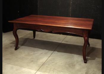 Grande tavolo in legno di noce