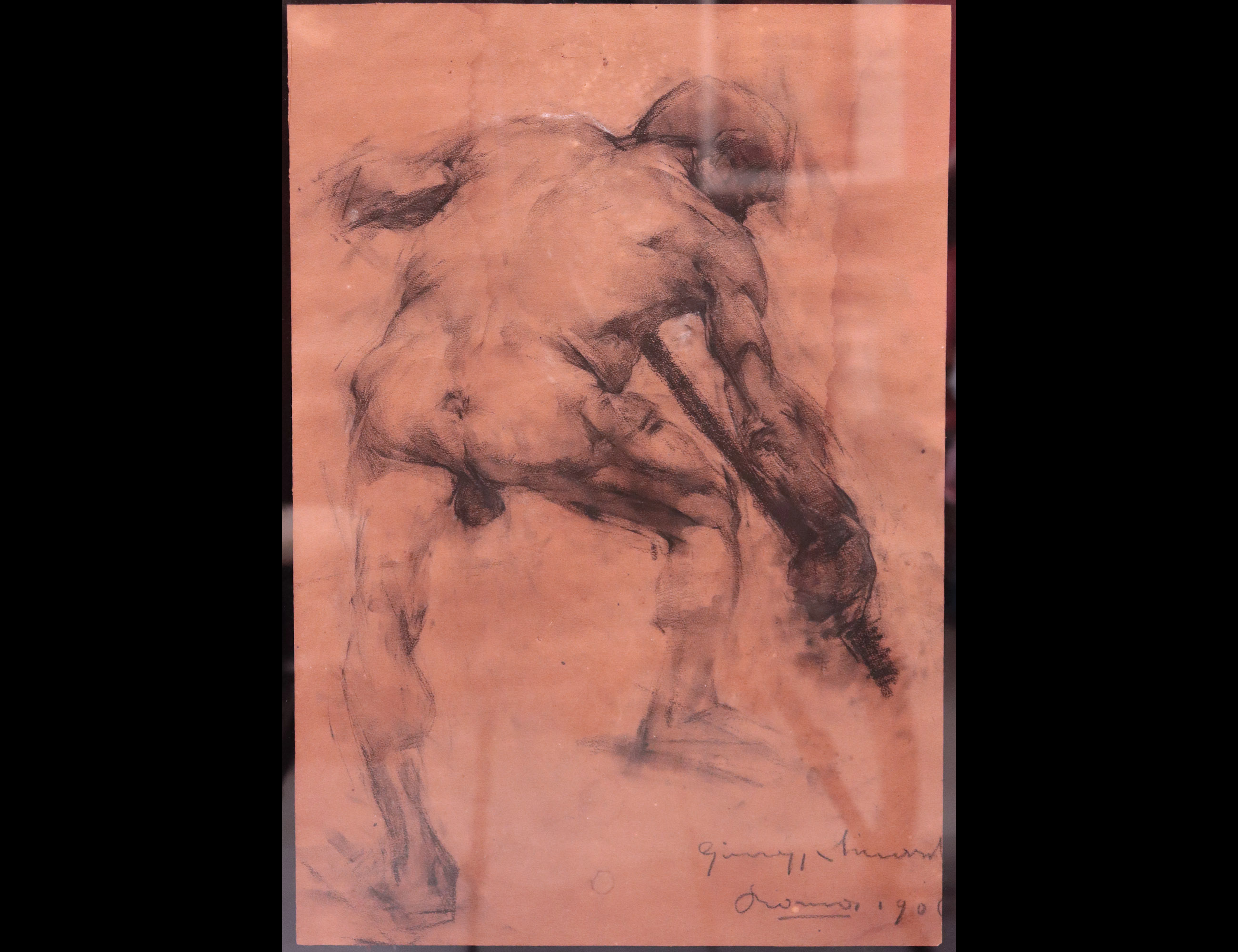 Nudo di spalle