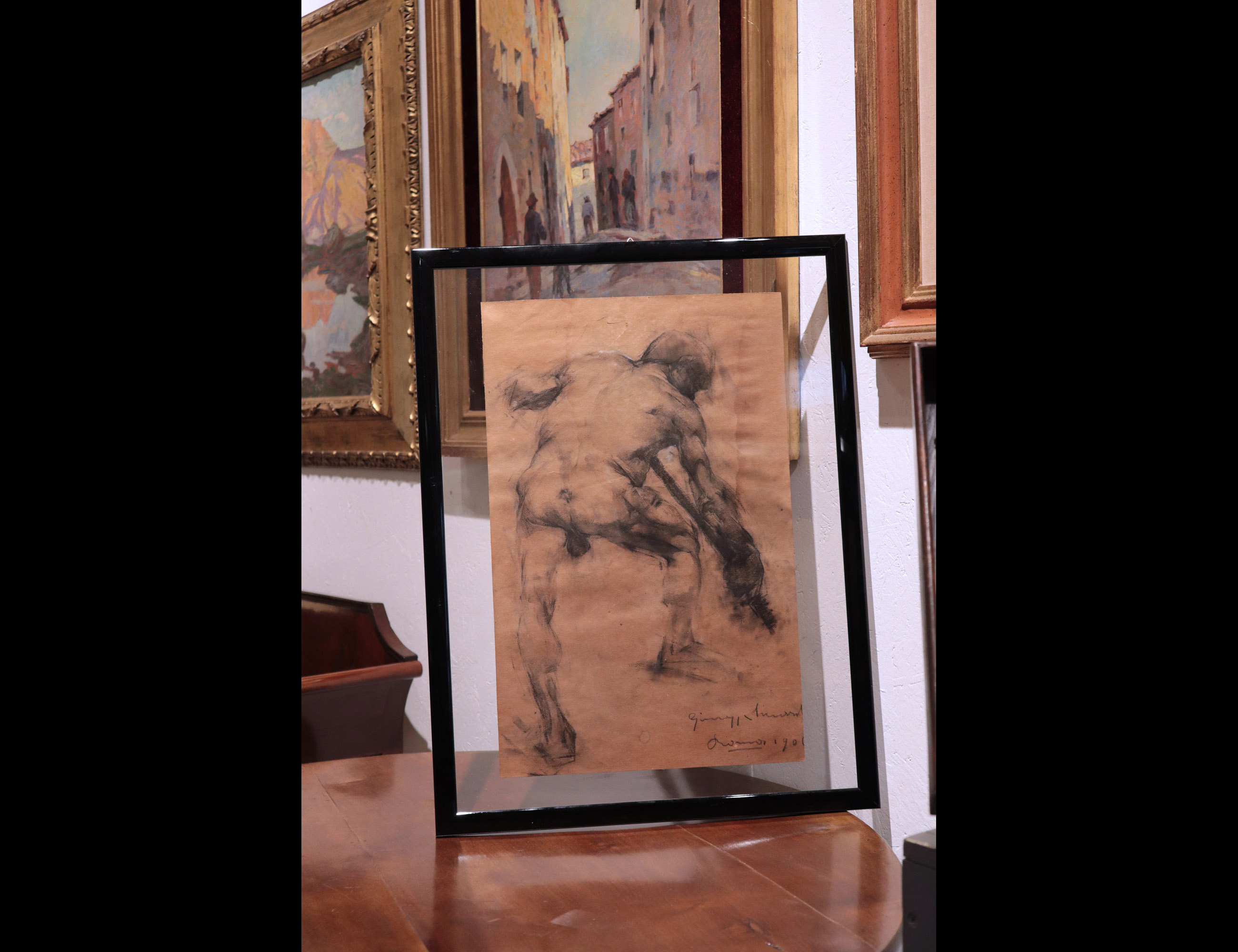 Nudo di spalle