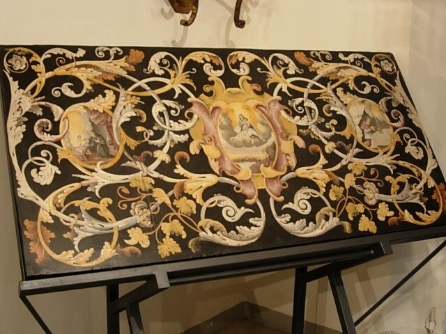 Dossale in scagliola