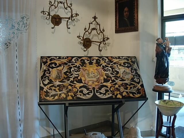 Dossale in scagliola
